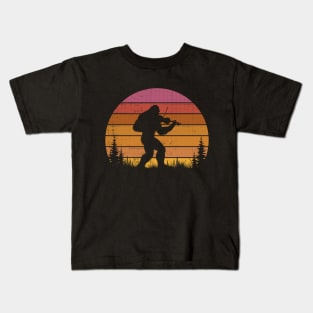 Bigfoot Sasquatch Playing the Violin Vintage Sunset Music Lover Kids T-Shirt